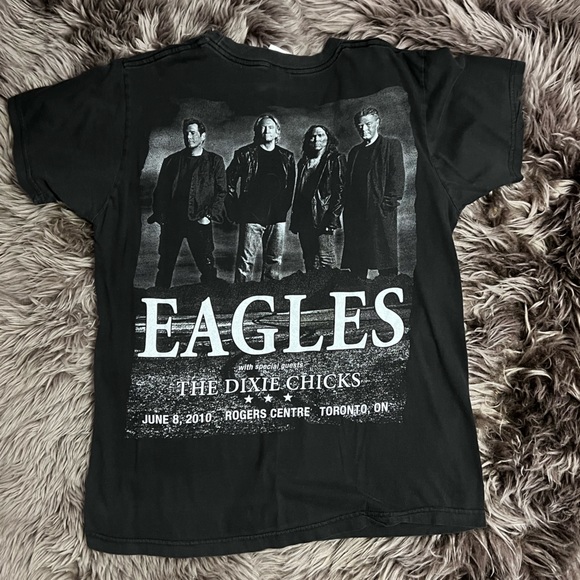 2010 Eagles Tour Shirt - Picture 2 of 2